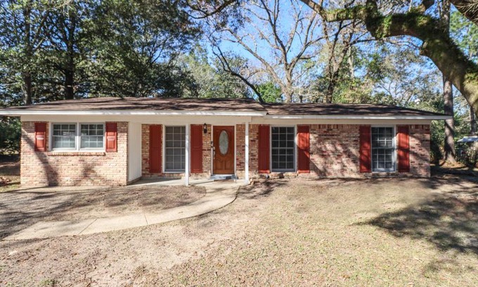 Mobile House | Comfortable Cozy Getaway 3 Bedroom with Gameroom