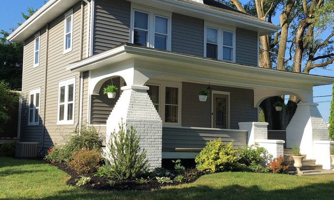 Witmer House | Comfortable Craftsman Getaway! 4 Bedrooms, close to Dutch Wonderland!