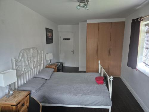 Dublin House | Comfortable Doubleroom beside Tramline
