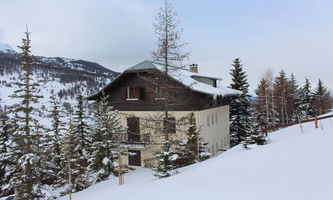 Vars Ski Chalet | Comfortable family cottage in Vars: stunning views, quiet