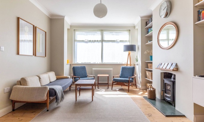 Leyton House | Comfortable Family Home with Lots of Space