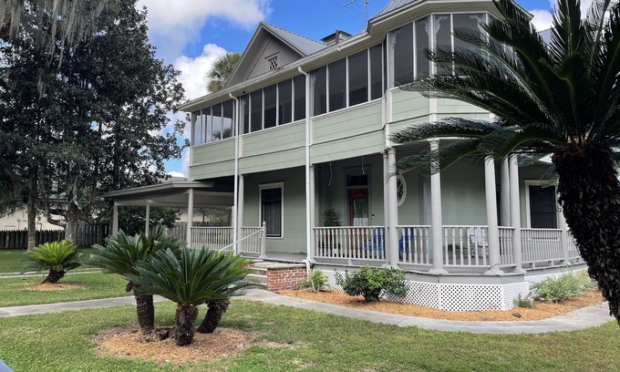 Williston House | Comfortable Historic Hm Centrally Located to UF, Ocala &HIT’s. 28 day Discount