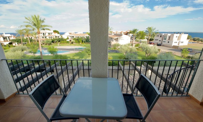 El Perello House | Comfortable holiday home with AC near the beautiful beach