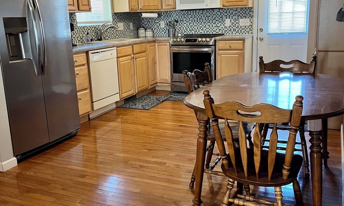 Cedar Rapids - Iowa City House | Comfortable Home Away From Home