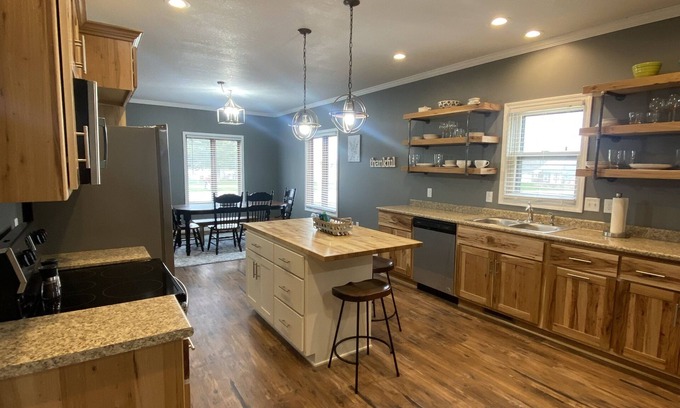 Laotto House | Comfortable home for the family, close to Fort Wayne, Auburn, Churubusco, Avilla