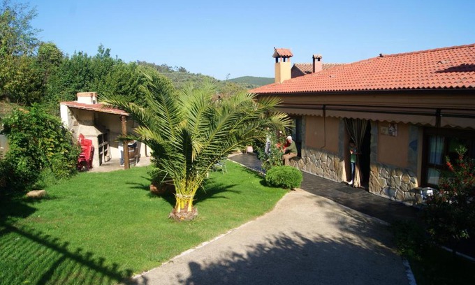 Sotoserrano House | Comfortable house in Sotoserrano with mountain view