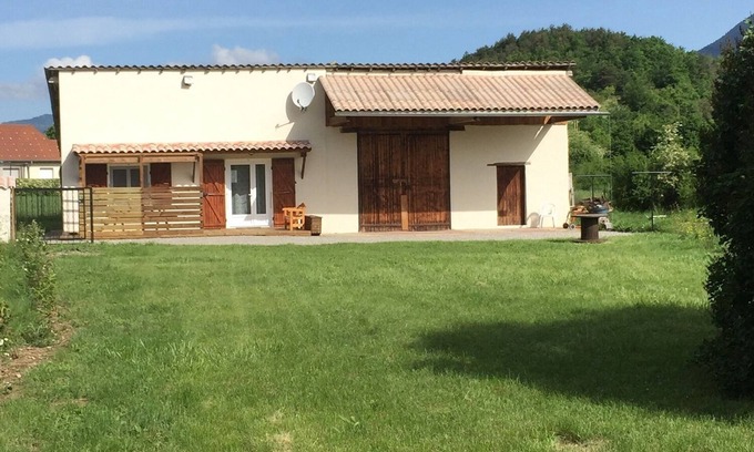 Aspremont House | Comfortable house with garden and barn. Suitable for families. Sleeps 6.