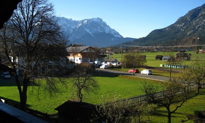 Farchant Apartment | Comfortable, modern and as good as new apartment with a view of the Zugspitze
