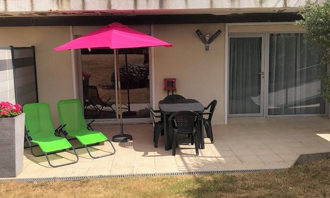 Le Pouliguen Apartment | Comfortable nest just a stone's throw from the sea