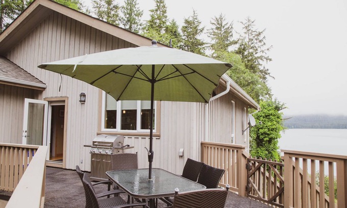Tofino House | Comfortable new home with beautiful inlet views to experience a true Tofino stay