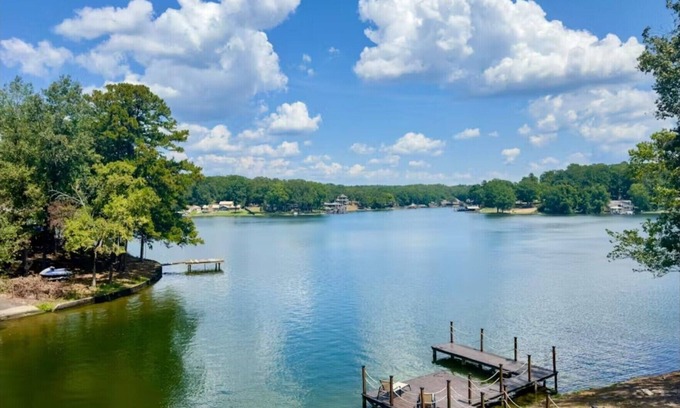Rockwell House | Comfortable, newly remodeled modern 2 bedroom cabin located on Lake Hamilton.