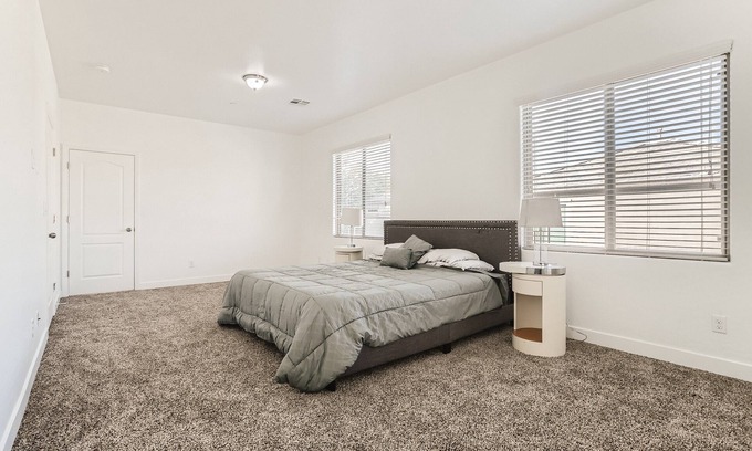 Midway House | Comfortable renovated home in Great Location - 3/2