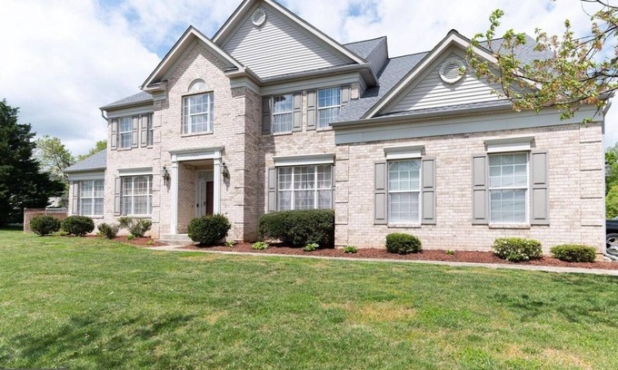 Bowie House | Comfortable Room in a basement in Bowie near Toyota, Baysox Stadium & More.