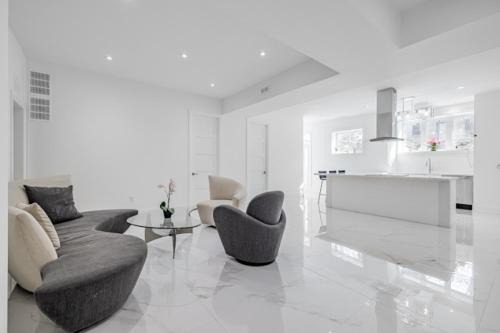 Lawrence Heights Bed & Breakfast | Comfortable Room in Toronto next to Yorkdale mall