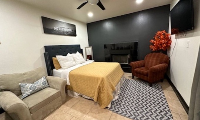 Sacramento Apartment | Comfortable studio #2 with WiFi and AC in charming Sacramento