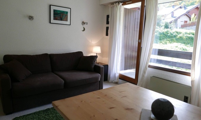 Valloire Apartment | Comfortable Studio Cabin for 4 with Balcony, Parking, 500m to Ski Lift in Valloire