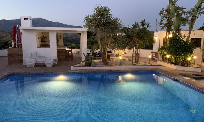 Benamocarra Apartment | Comfortable studio in a country house with pool close to the sea