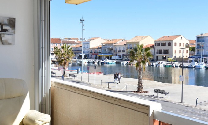 Meze Apartment | Comfortable studio in the port with free parking