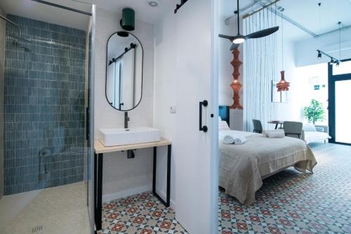 Nou Moles Apartment | Comfortable Studio in Valencia left