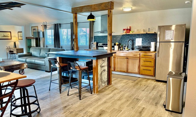 Central Oklahoma City Apartment | Comfortable Studio With Modern Touches 9A