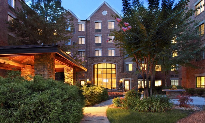 McLean Condo | Comfortable Suite with Private Patio Near DC | Free Breakfast + On-Site Fitness Center