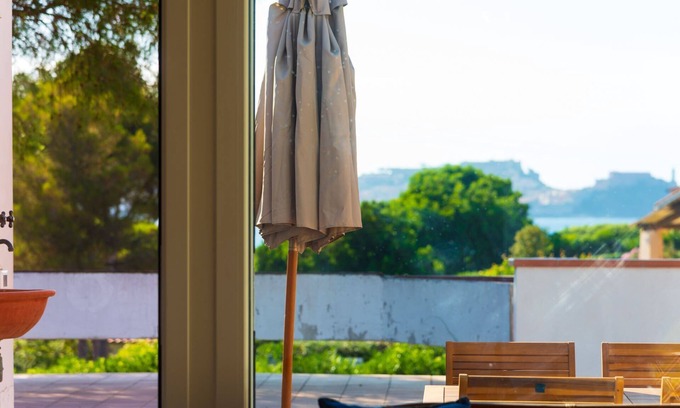 Magazzini Apartment | Comfortable three-room apartment with a large terrace overlooking the Gulf of Portoferraio
