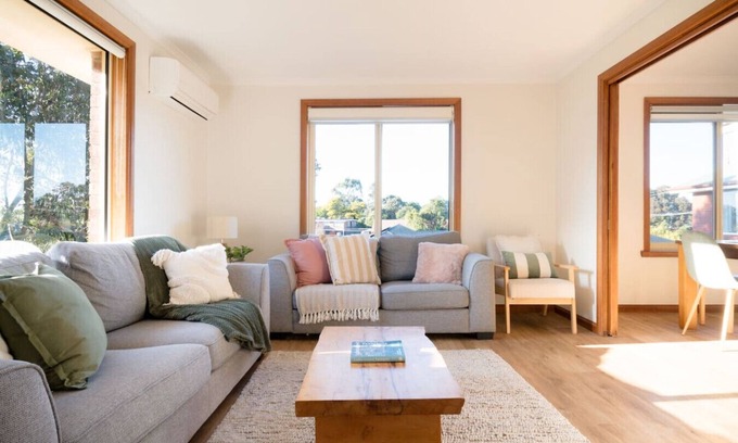 West Launceston Apartment | Comfortable Town House Near City
