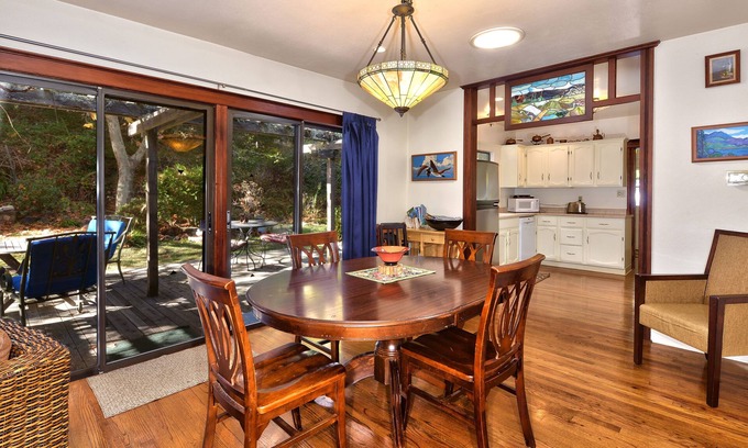 Freestone House | Comfortable Two Bedroom Two Bath shingled cottage in the West Sonoma wine region