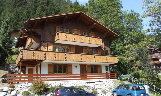 Adelboden Apartment | Comfortable vacation apartment in a quiet location, close to the center.