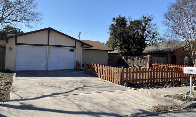 Universal City House | Comforts of Home - Central to Everything