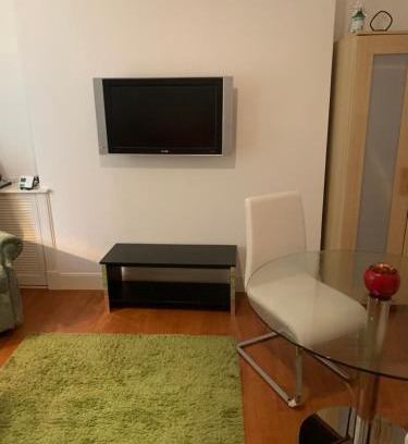 Aberdeen West End Apartment | Comfy 1 bed Workers Apartment