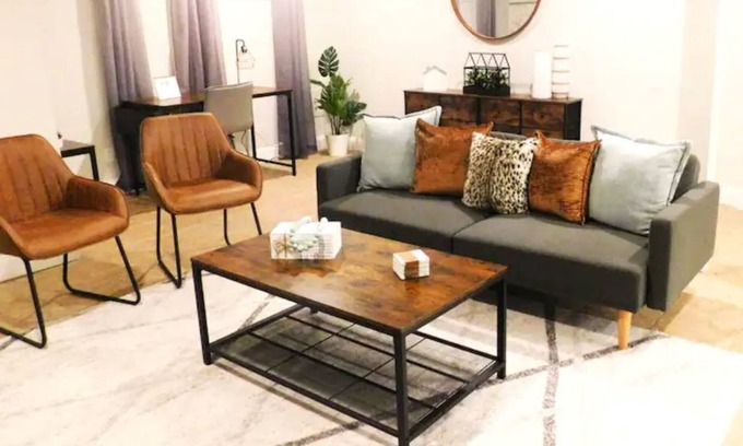 Downtown Baltimore Condo | Comfy 1 Bedroom Condo- Peaceful area w/Parking Pad