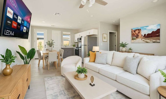 Glendale Apartment | Comfy 2BR | 70” Smart TV | Sleeps 7 | Free Parking