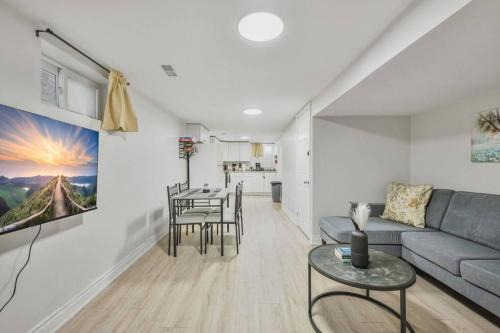 Durham Region Apartment | Comfy 2BR Apt near Beach and Downtown Free Parking