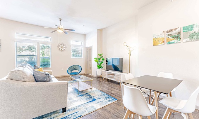 Pleasant Valley Apartment | Comfy 2BR king suite, fast WiFi, 8 min to Downtown