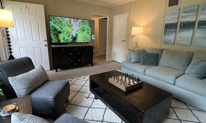 Lincoln House | Comfy 3-Bedroom Vacation Home with Garage Parking!
