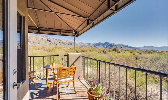 Tucson Condo | Comfy and Gorgeous Sonoran Mountain View Condo at The Greens