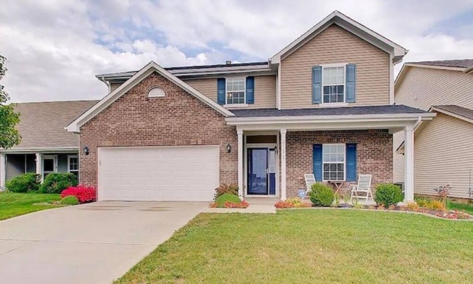 Westfield House | Comfy and spacious Westfield splendor!
