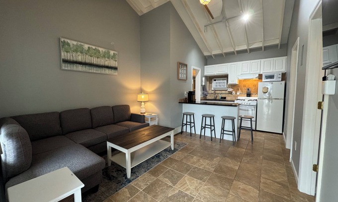 Point Pleasant Beach Condo | Comfy Beach Condo 2BD 1BA with Parking