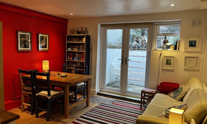 Camden Town with Primrose Hill Apartment | Comfy child/dog friendly garden flat heart Camden