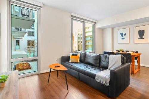 Clarendon Apartment | Comfy Clarendon Apt - Steps from Metro