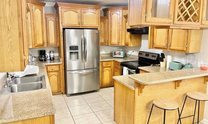Pharr House | Comfy & Clean, Peaceful Home