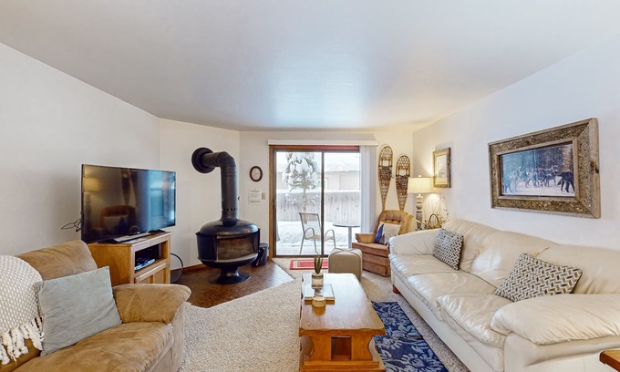 McCall Condo | Comfy condo by the lake with a shared pool - near skiing and downtown McCall