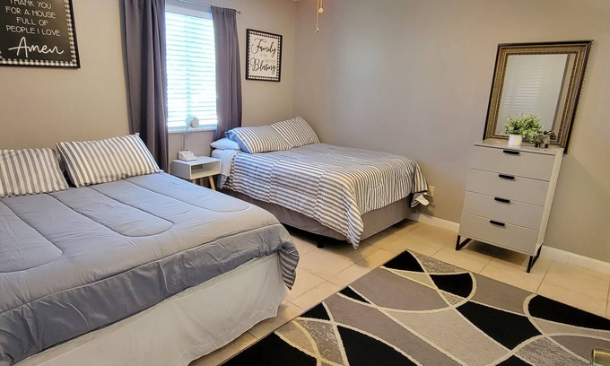 Gainesville Condo | 🏡Comfy & Convenient 1BR Apartment Near Oaks Mall & Medical Center Fast WIFI