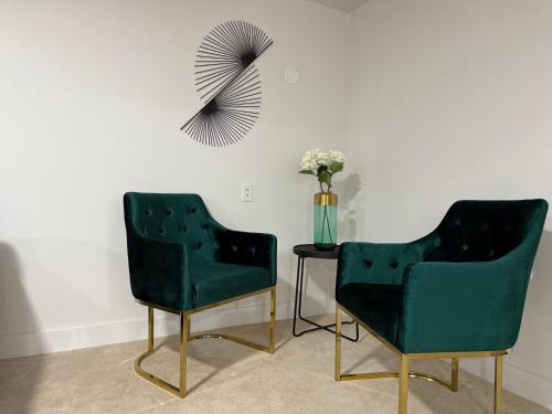 West Edmonton Villa | Comfy Corner Stays 2 Cross st of W Edmonton Mall