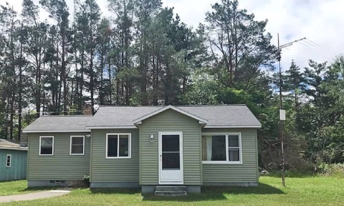 Goetzville House | Comfy Cottage to escape the crowds
