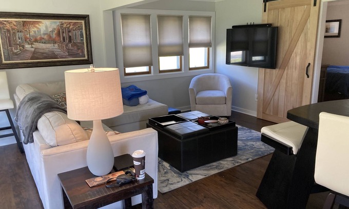 La Crescent House | Comfy Cottage