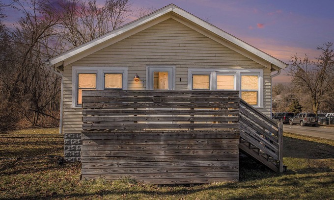 Kalamazoo Apartment | Comfy Craftsman Full 2 Bed Apartment w/Modern Luxuries