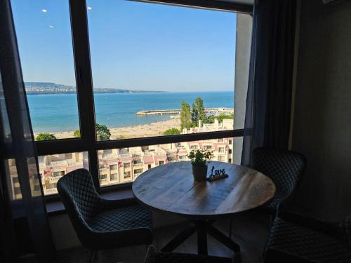 Varna Apartment | Comfy Flat Sea View & Strong Wi-Fi