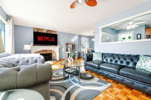 West Edmonton House | Comfy Getaway - Walk to West Ed Mall
